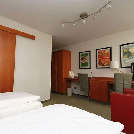 Hotel Reinhardts 比蒂希海姆-比辛根 外观 照片