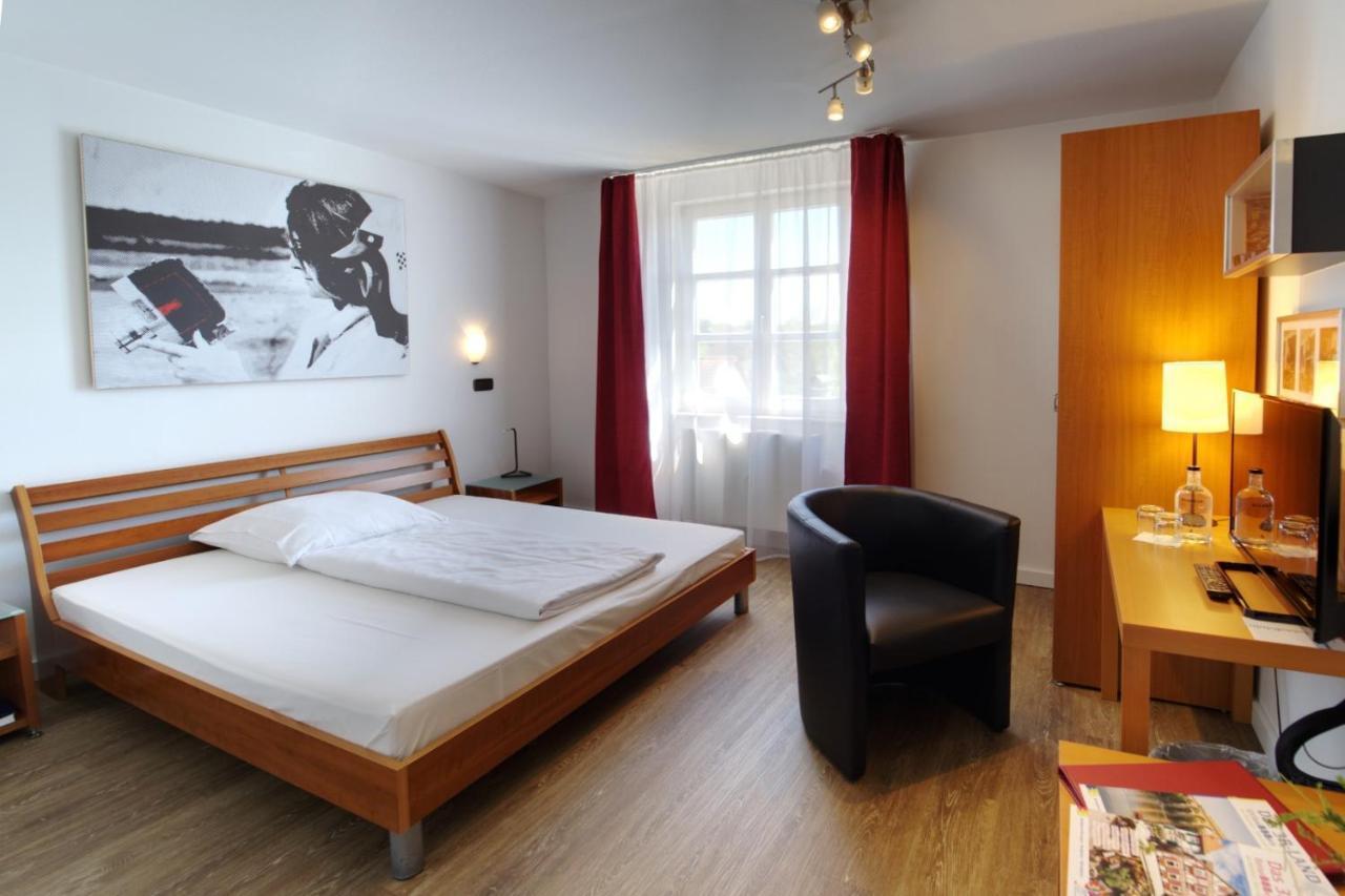 Hotel Reinhardts 比蒂希海姆-比辛根 外观 照片
